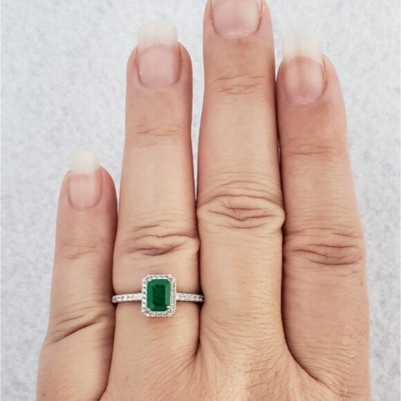 Sterling Natural 1ct Emerald and Diamonds Ring - Picture 7 of 8
